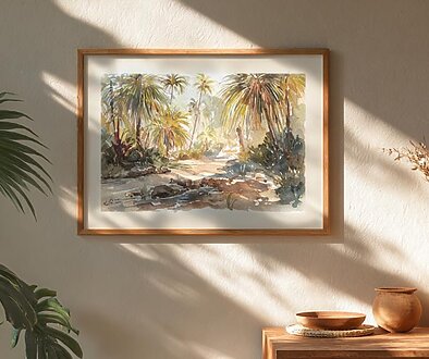 「ハワイのトロピカルな小径を描いた水彩アートが、自然光の差し込むインテリアの壁に飾られている様子。木製フレーム、観葉植物、ナチュラルな雑貨が並ぶ落ち着いた空間。」