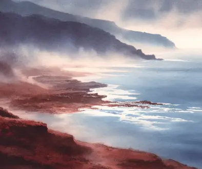 赤い大地と黒い海岸線が広がるハワイ島の風景を描いた水彩アート。霧に包まれた断崖と静かな青い海が対比し、溶岩が生んだ大地の強さと静かなマナを感じさせる情景。