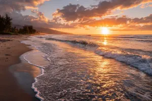 夕暮れのハワイの海と穏やかな空が広がる風景が、Ponoの意味する心の調和と静かな正しさを象徴するイメージ